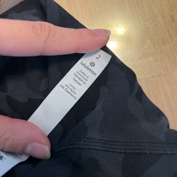 Lululemon Camo shorts - Picture 4 of 4